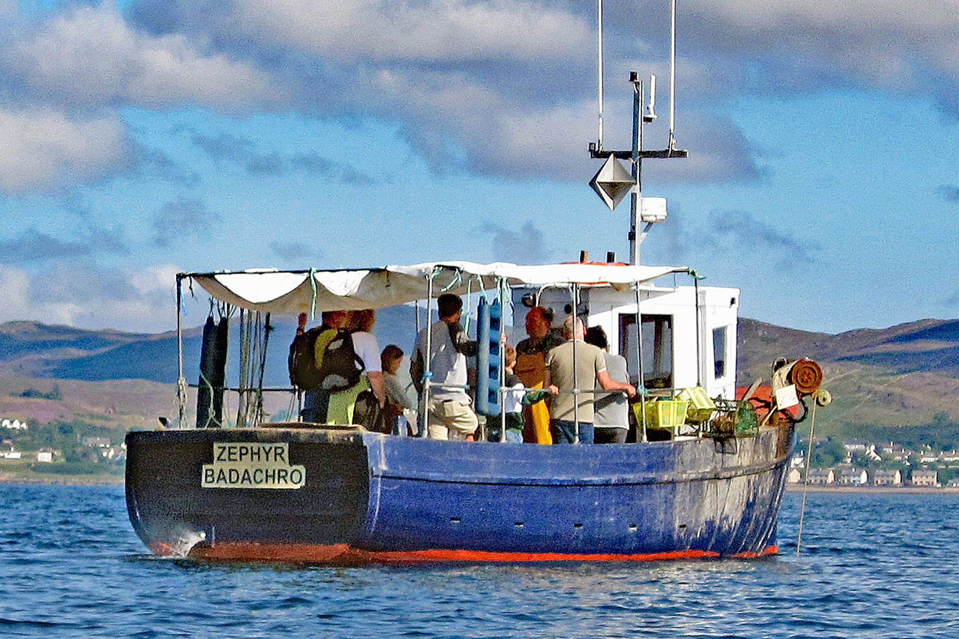 Picture of a fishing boat near Dry Island with tourists on board